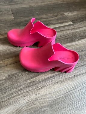 Bottega Veneta pink clogs